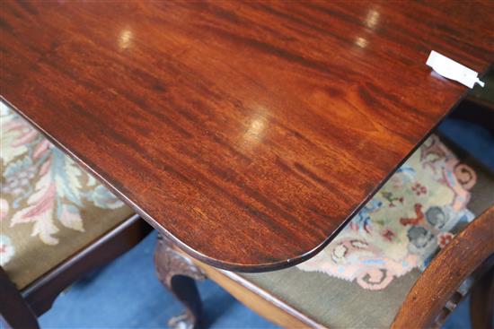 A Regency mahogany triple pillar extending dining table, extends to 10ft x 3ft 9in. H.2ft 4in.